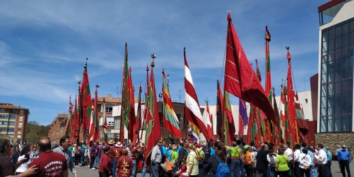 concentración de pendones en Villa de Guardo, Palencia (3)